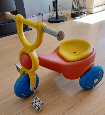 Kunststof driewieler. beschikbaar voor biedingen