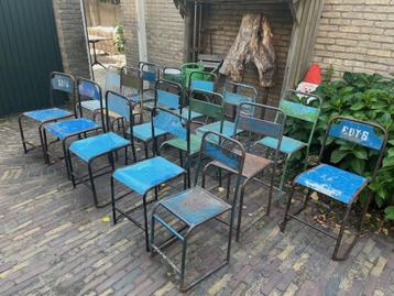 16 Unieke ijzeren stoelen afkomstig uit India beschikbaar voor biedingen