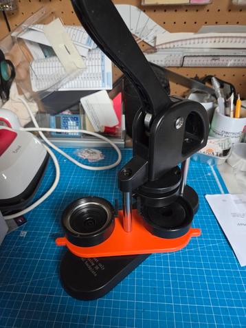 Button Machine Button Maker Machine 58mm beschikbaar voor biedingen