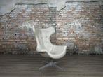 Poltrona Frau Regina Swivel Chair bij TheReSales
