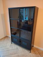 Woood Ronja vitrinekast - zwart metaal en glas, Huis en Inrichting, Zo goed als nieuw, Glas, 150 tot 200 cm, 25 tot 50 cm
