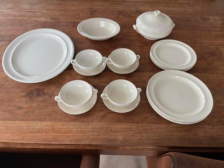 Wedgwood traditional plain servies, Huis en Inrichting, Keuken | Servies, Zo goed als nieuw, Compleet servies, Wedgwood, Porselein