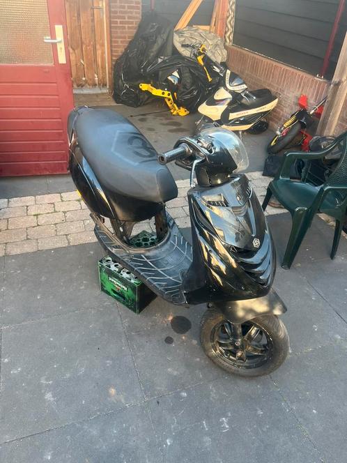 Piaggio zip op brom zonder blok, Fietsen en Brommers, Scooters | Piaggio, Zo goed als nieuw, Zip, Ophalen