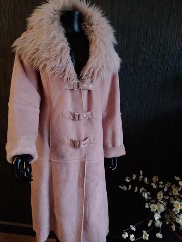 Lange cosy winterjas. Gevoerd  beschikbaar voor biedingen