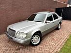 Mercedes-Benz E-klasse 200 W124 Zeer nette staat!, Auto's, Gebruikt, Zwart, 4 cilinders, Origineel Nederlands