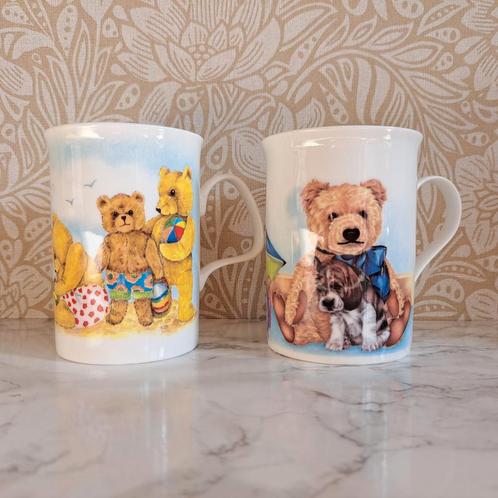 Set van 2 Engelse mokken met teddyberen, porselein., Huis en Inrichting, Keuken | Servies, Zo goed als nieuw, Kop(pen) en/of Schotel(s)