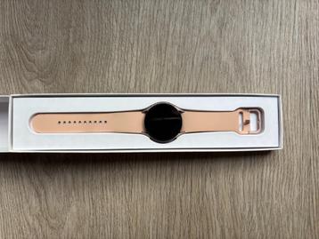 Samsung Galaxy Watch 5 (40 mm LTE) Rose Gold – Almost New beschikbaar voor biedingen