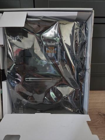 Asus tuf gaming x670e-plus  AM5 Socket  beschikbaar voor biedingen