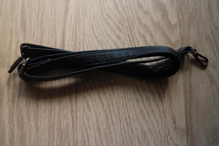 1x NIEUW Dames Zwarte Tassen Riem, Sieraden, Tassen en Uiterlijk, Tassen | Damestassen, Nieuw, Schoudertasje, Zwart, Ophalen of Verzenden