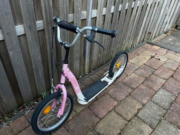 Roze Step met handremmen beschikbaar voor biedingen