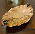 Copper bowl decorated with two grape vines, Ophalen of Verzenden