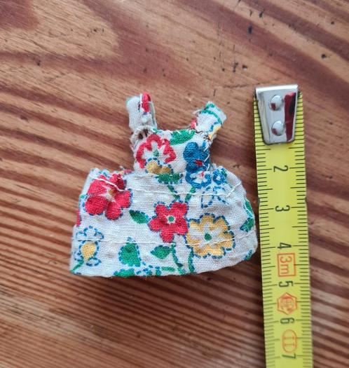 Vintage MINIATUUR JURKJE ca.4cm MINI overgooiertje, Verzamelen, Poppen, Gebruikt, Kleertjes, Ophalen of Verzenden