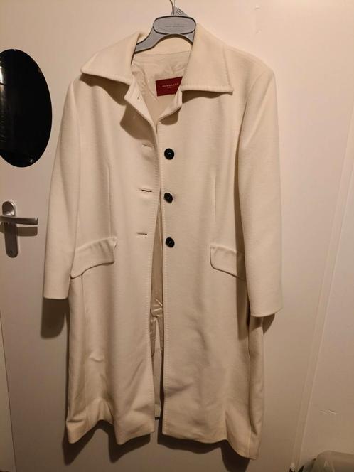 Een hele mooie jas/ mantel van Burberry, Kleding | Dames, Jassen | Zomer, Zo goed als nieuw, Ophalen of Verzenden