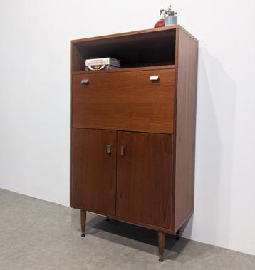 Scandinavisch vintage bureau beschikbaar voor biedingen