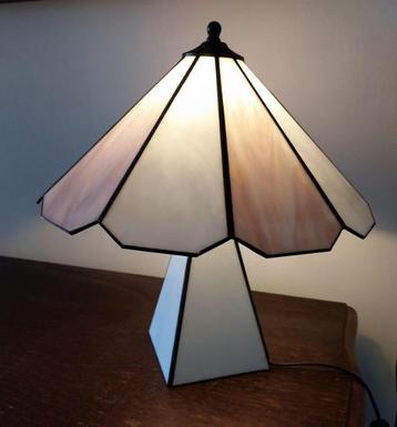 Tiffany tafellamp vintage met de kleuren wit & roze ZGAN beschikbaar voor biedingen
