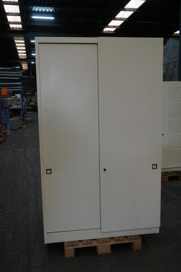 Schuifdeurkast archiefkast voorraadkast, kantoorkast beschikbaar voor biedingen