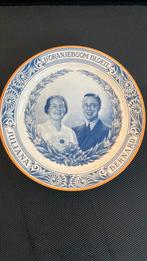 Huwelijks bord Juliana en Bernhard, Verzamelen, Koninklijk Huis en Royalty, Ophalen of Verzenden, Servies