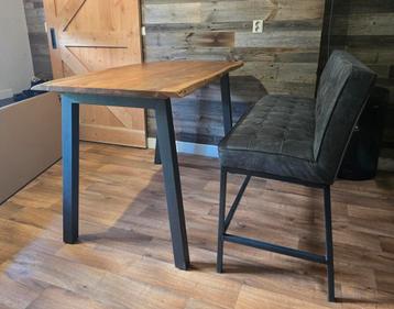 Bartafel en barbank beschikbaar voor biedingen