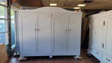Vintage brocante garderobe slaapkamer kasten, kledingkasten beschikbaar voor biedingen