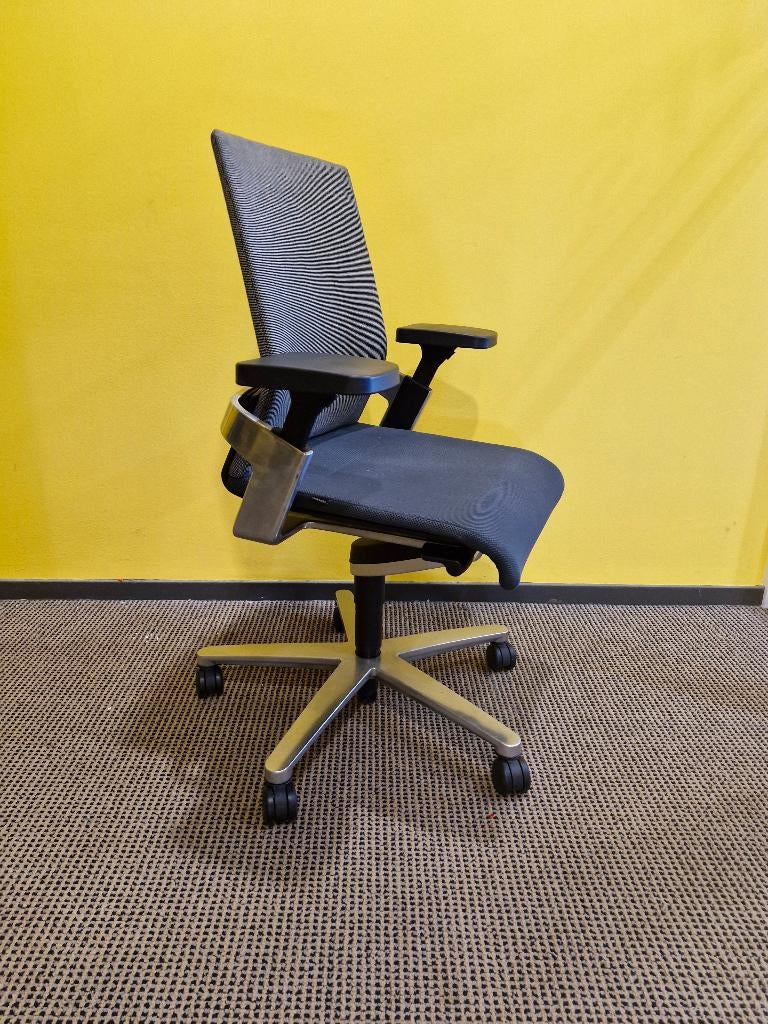 Wilkhahn 174/7 bureaustoel nieuwprijs 1053 euro excl.btw, Postbus, Zwart, Wilkhahn, Ophalen of Verzenden