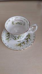 Royal Albert January Flowers kop en schotel, Antiek en Kunst, Ophalen of Verzenden