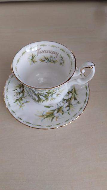 Royal Albert January Flowers kop en schotel beschikbaar voor biedingen
