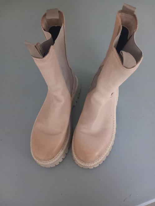 Mooie leren beige chelsea boots maat 37, Kleding | Dames, Schoenen, Zo goed als nieuw, Lage of Enkellaarzen, Beige, Ophalen of Verzenden