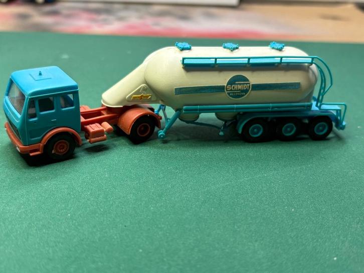 Kibri MB truck met tank oplegger Schmidt IMG7404/5/6/7, Hobby en Vrije tijd, Modelauto's | 1:87, Gebruikt, Bus of Vrachtwagen