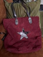 Suede tas, Sieraden, Tassen en Uiterlijk, Tassen | Damestassen, Ophalen of Verzenden, Zo goed als nieuw, Rood, Overige typen