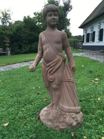 Zeldzaam antiek terracotta tuinbeeld beschikbaar voor biedingen