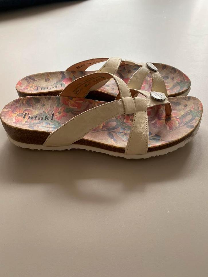 Witte/ crème sandalen Think! 40, Kleding | Dames, Schoenen, Zo goed als nieuw, Sandalen of Muiltjes, Wit, Ophalen of Verzenden