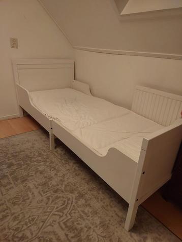 IKEA kinderbed van echt hout – uitschuifbaar, met matrassen beschikbaar voor biedingen