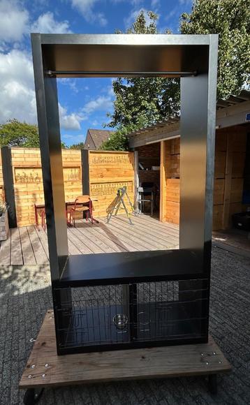 kapstok met 2 benches beschikbaar voor biedingen