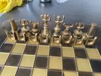 Ouderwets Schaakbord met Metalen Schaakspelers - Ca. 28x28 c, Ophalen of Verzenden, Gebruikt