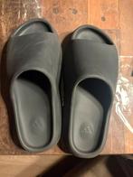 Yeezy slides zwart maat 45, Ophalen of Verzenden, Overige maten, Zwart