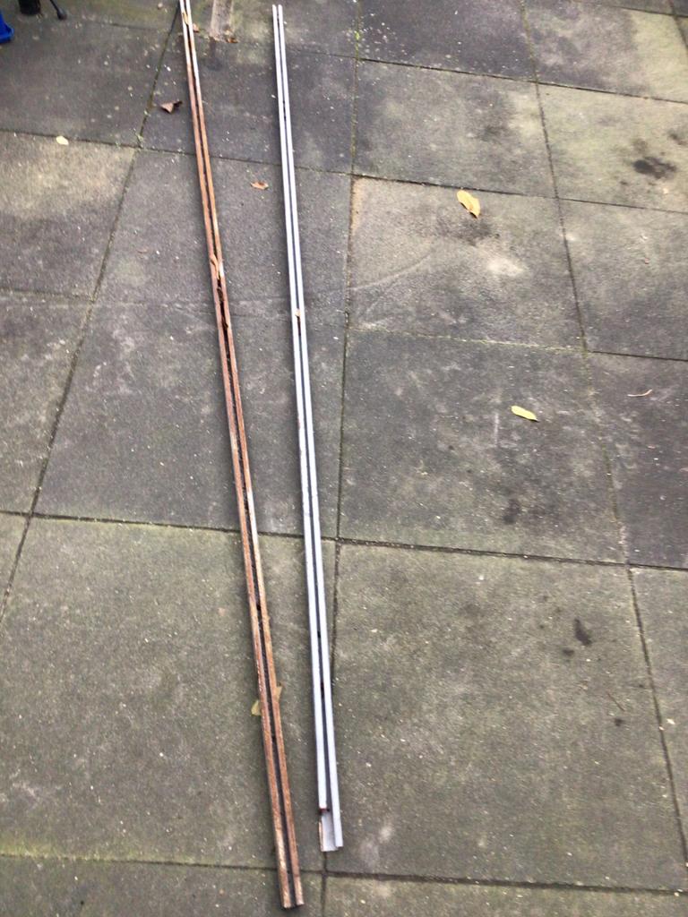 Metalen Rails - 2 stuks van 2,60 meter, Doe-het-zelf en Verbouw, Metalen, Ophalen, Gebruikt