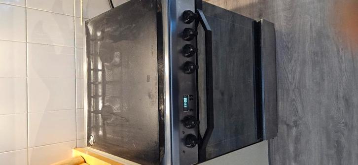 Indesit Gasfornuis, Witgoed en Apparatuur, Fornuizen, Gebruikt, Vrijstaand, Gas, 4 kookzones, 85 tot 90 cm, Ophalen