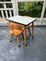 Vintage Kindertafeltje met 2 Stoeltjes, Kinderen en Baby's, Kinderkamer | Tafels en Stoelen, Ophalen, Gebruikt, Tafel(s) en Stoel(en)
