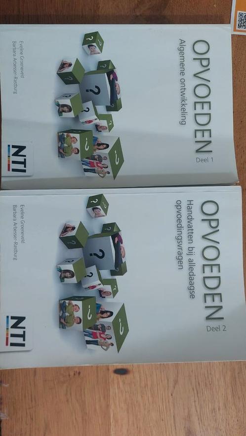 NTI Studieboekn Opvoeden Deel 1 & 2 Nieuw niet in geschreven, Boeken, Studieboeken en Cursussen, Zo goed als nieuw, Overige niveaus