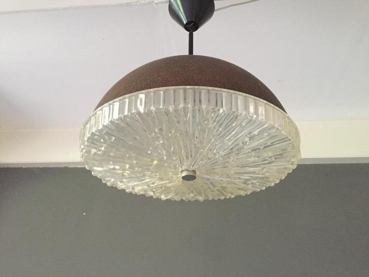 Vintage jaren 50 60 metaal en kunststof hanglamp, Huis en Inrichting, Lampen | Hanglampen, Gebruikt, Minder dan 50 cm, Kunststof