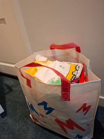 Boodschappentas vol plastic en papieren tasjes GRATIS  beschikbaar voor biedingen