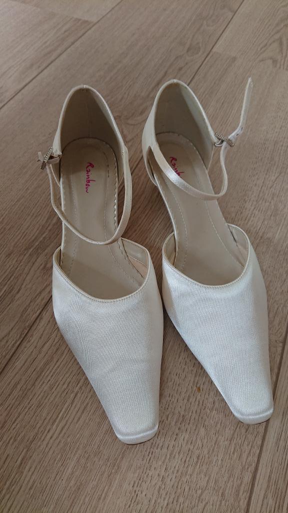 Rainbow Club Zelda trouwschoenen maat 39.5 Ivory Satin, Kleding | Dames, Trouwkleding en Trouwaccessoires, Zo goed als nieuw, Schoenen