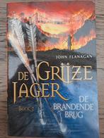 John Flanagan - De brandende brug, Ophalen of Verzenden, Zo goed als nieuw, John Flanagan
