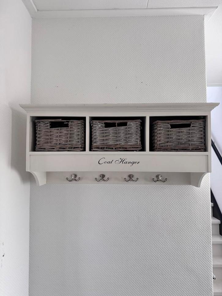Kapstok met rieten mandjes, Huis en Inrichting, Woonaccessoires | Kapstokken, Gebruikt, Wandkapstok, Minder dan 100 cm, Hout, Ophalen