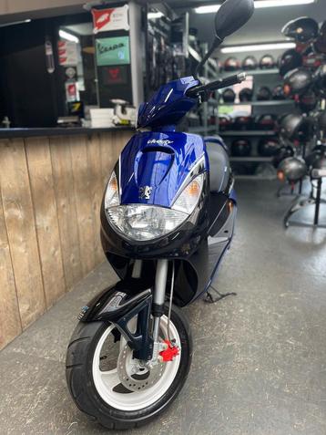 GEZOCHT! Scooter 50cc in prima staat max €350 geel kenteken. beschikbaar voor biedingen