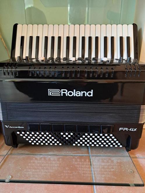 Accordeon Roland FR-4x, Muziek en Instrumenten, Accordeons, Zo goed als nieuw, Toetsaccordeon, 120-bas, Overige merken, Met riemen
