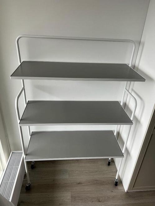 Serax Fashion Rack Concrete kast - op wieltjes, Huis en Inrichting, Kasten | Boekenkasten, Zo goed als nieuw, 100 tot 150 cm, 150 tot 200 cm