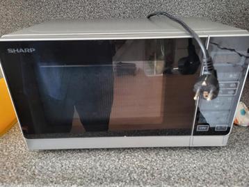 Mooie goed werkende magnetron beschikbaar voor biedingen