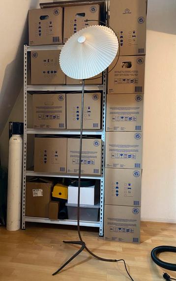 Vintage vloerlamp beschikbaar voor biedingen