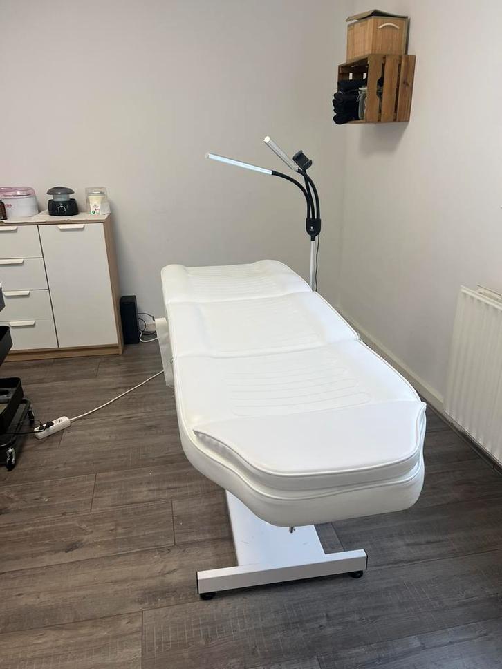 Schoonheidsspecialiste stoel te koop zo goed als nieuw, Diensten en Vakmensen, Schoonheidsspecialisten | Pedicure